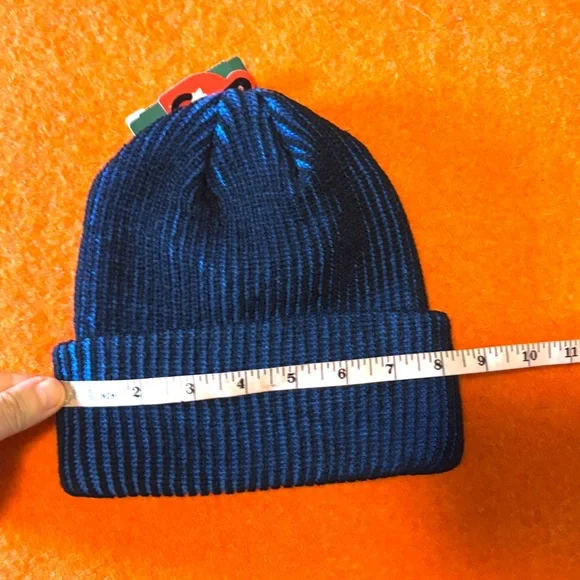 Unisex blue and black contrasting chunky rib knit tuque made in Canada NWT - Picture 7 of 8